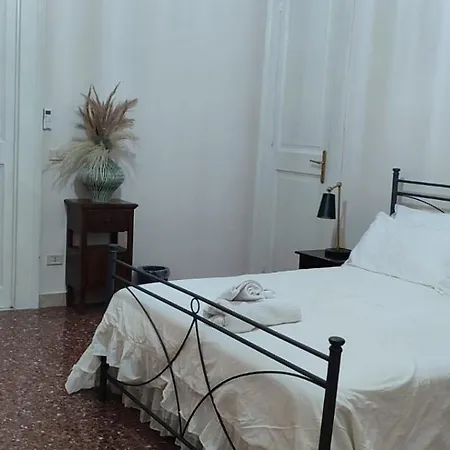 Maison Canopée Bed & Breakfast *