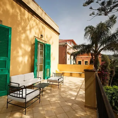 Maison Canopée Couette-café Messine