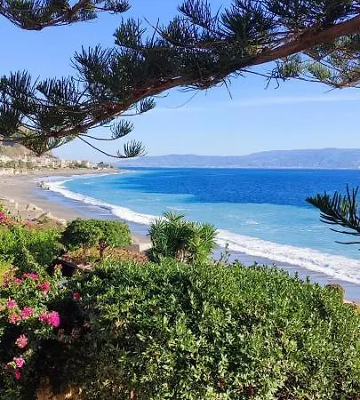 Maison Canopee Bed & Breakfast 4*