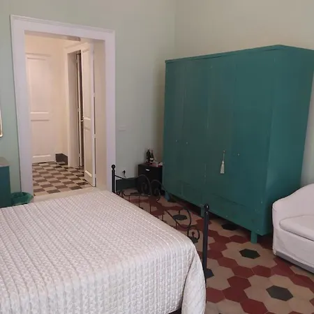 Maison Canopee Bed & Breakfast