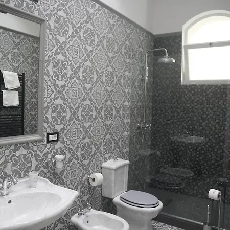 Bed & Breakfast Maison Canopee 4*