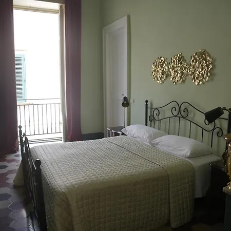 Maison Canopee Bed & Breakfast *