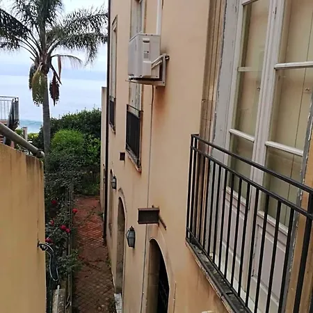 Maison Canopée Bed & Breakfast 4*